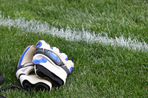 Soccer-Goalkeeper-Gloves-on-Grass